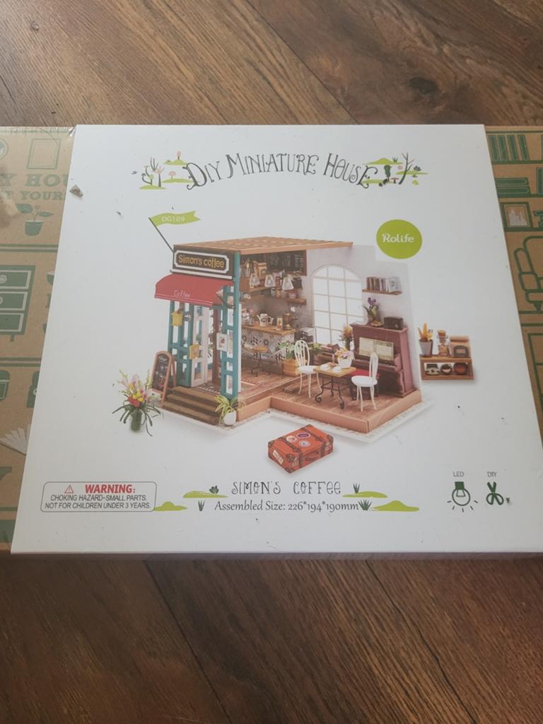 DIY Miniatuur Huisje - Simon's Coffee, Ophalen of Verzenden, Nieuw, Groter dan 1:32, Overige merken