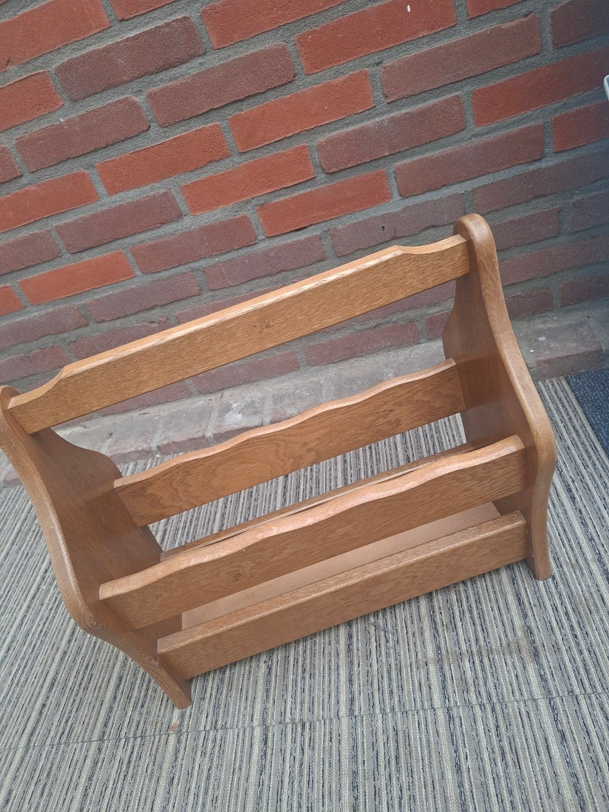 Gratis Houten krantenbak / tijdschriftenhouder, Huis en Inrichting, Woonaccessoires | Krantenbakken en Lectuurbakken, Ophalen