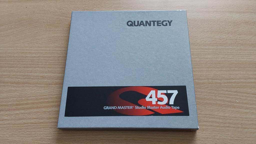 QUANTEGY Bandrecorder Tape op org.18cm spoel in org.Doosje., Audio, Tv en Foto, Bandrecorders, Ophalen of Verzenden, Onderdeel