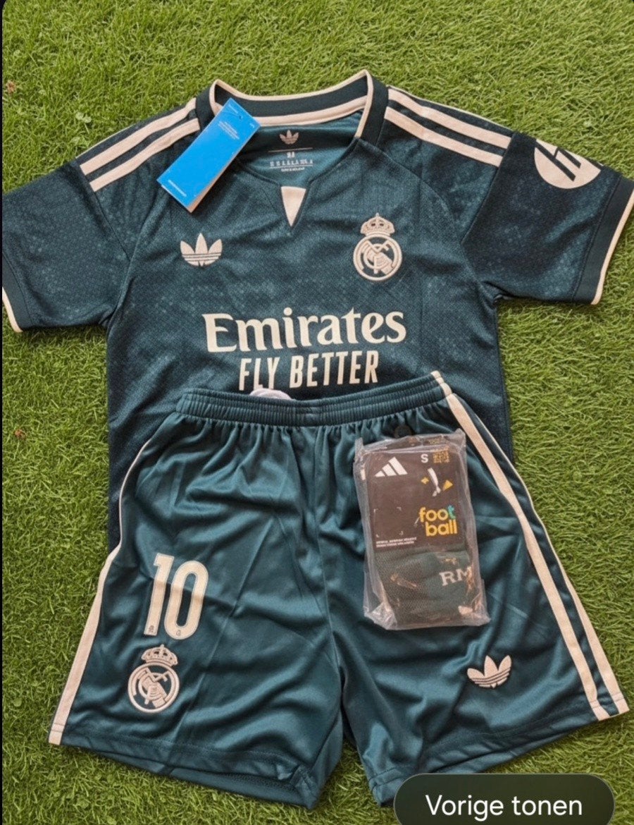 Real Madrid uittenue. 26/27. Mbappé. Mt 152., Sport en Fitness, Maat XS of kleiner, Ophalen of Verzenden, Nieuw, Shirt