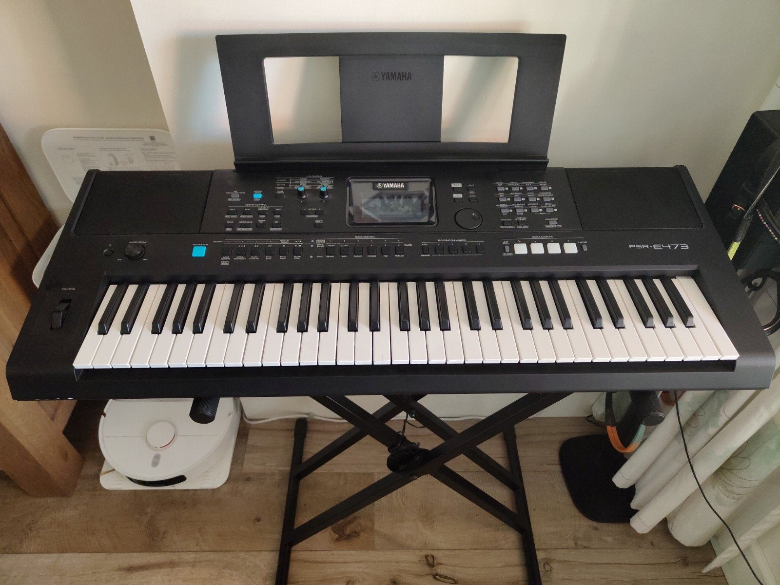 Yamaha PSR-E473 Keyboard, Muziek en Instrumenten, Keyboards, Zo goed als nieuw, 61 toetsen, Yamaha, Aanslaggevoelig, Met standaard