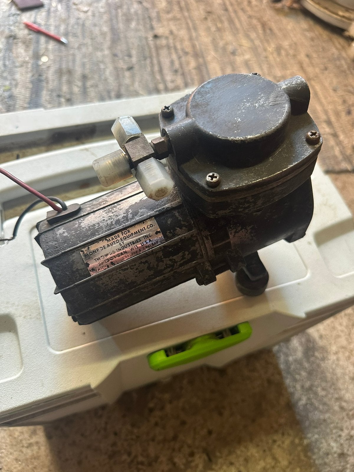 Compressor monroe  12v schokbrekers, Ophalen, Gebruikt, Motor en Techniek, Zeilboot of Motorboot