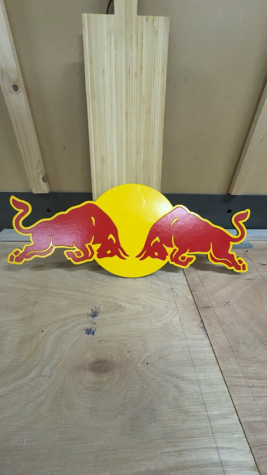 Houten Zelf Gemaakte Red Bull Bord, Verzamelen, Merken en Reclamevoorwerpen, Ophalen of Verzenden, Nieuw, Reclamebord