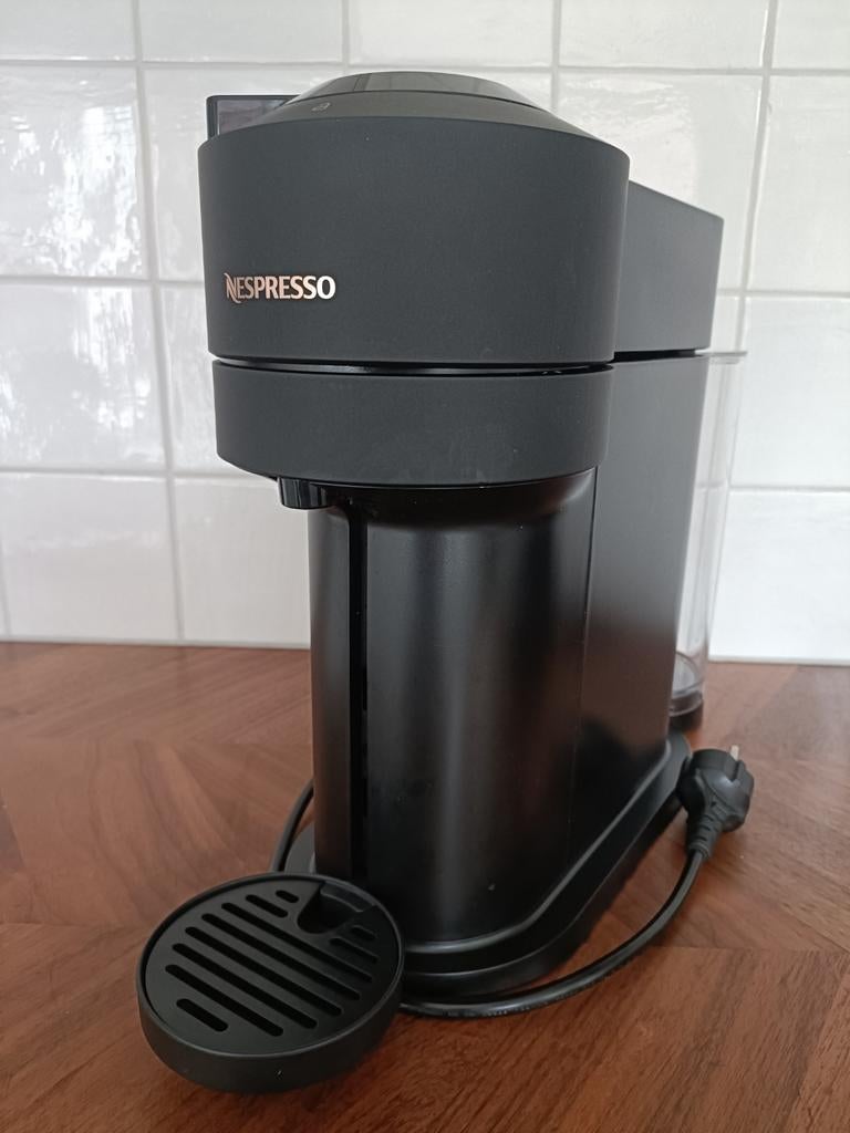 Nespresso Verto Next Black/gold., Koffiemachine, Ophalen of Verzenden, Zo goed als nieuw, Koffiepads en cups