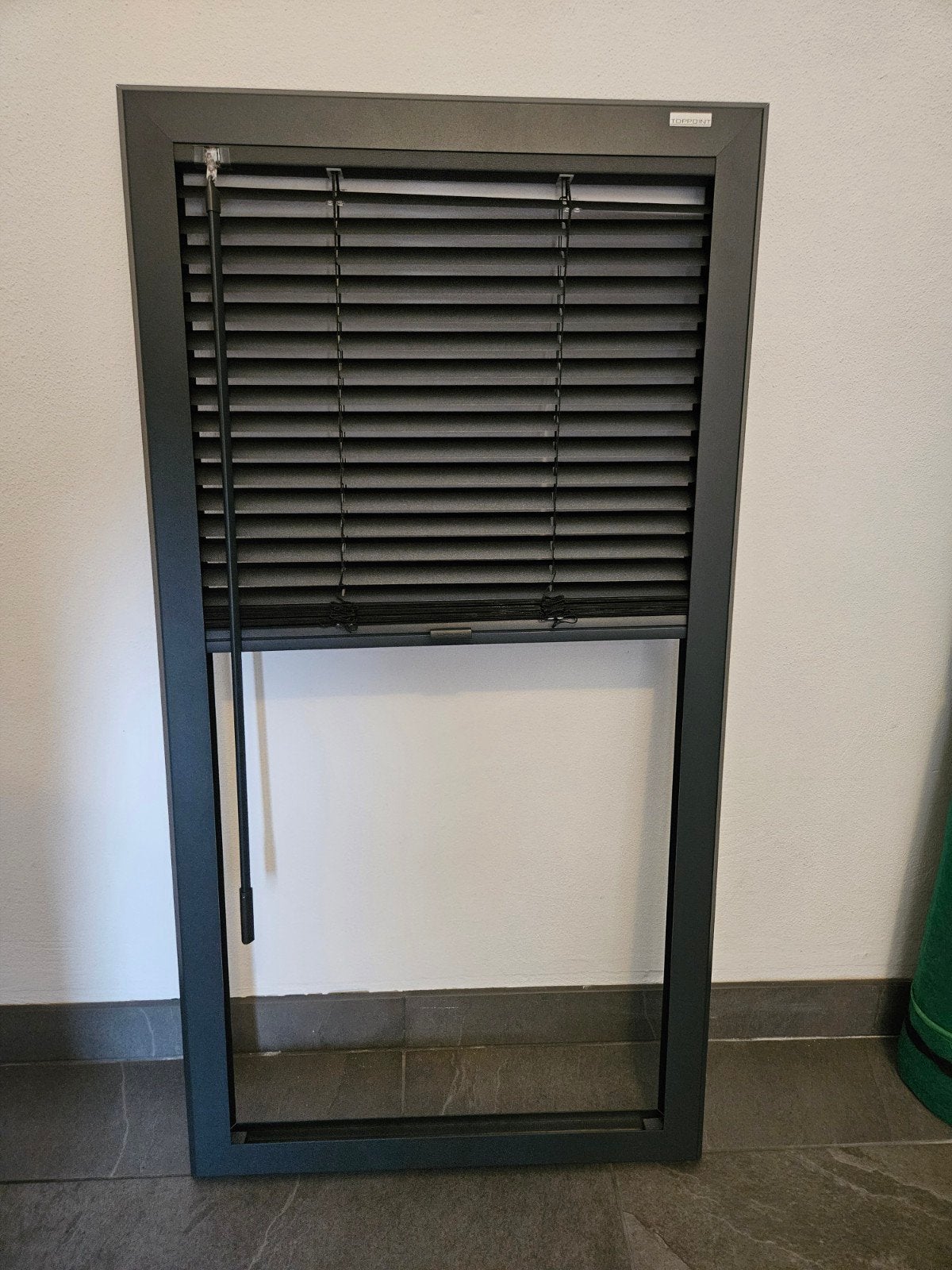 Raamdecoratie maatwerk jaloezie antraciet met magneetstrip, Ophalen, Minder dan 50 cm, Nieuw, Minder dan 100 cm