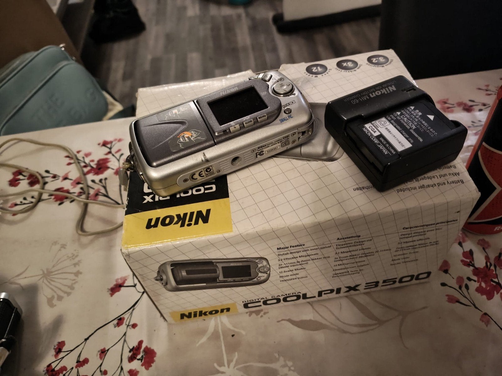 Nikon Coolpix 3500 digitale camera en Olympus Trip 35, Gebruikt, Accu, Ophalen of Verzenden, Compactcamera