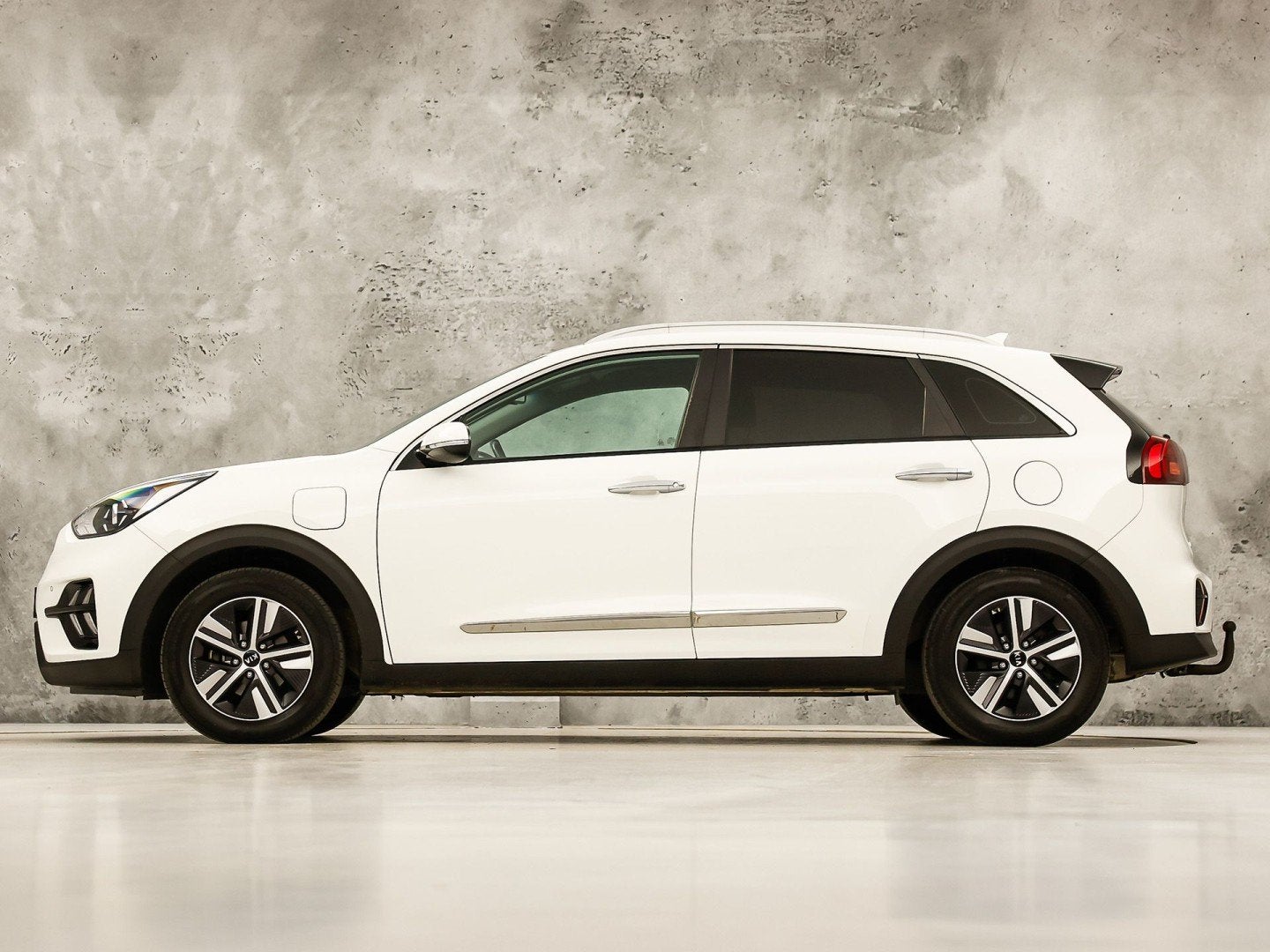 Foto 2 van Kia Niro 1.6 GDi PHEV DynamicLine 141Pk Automaat (1e EIGENAA