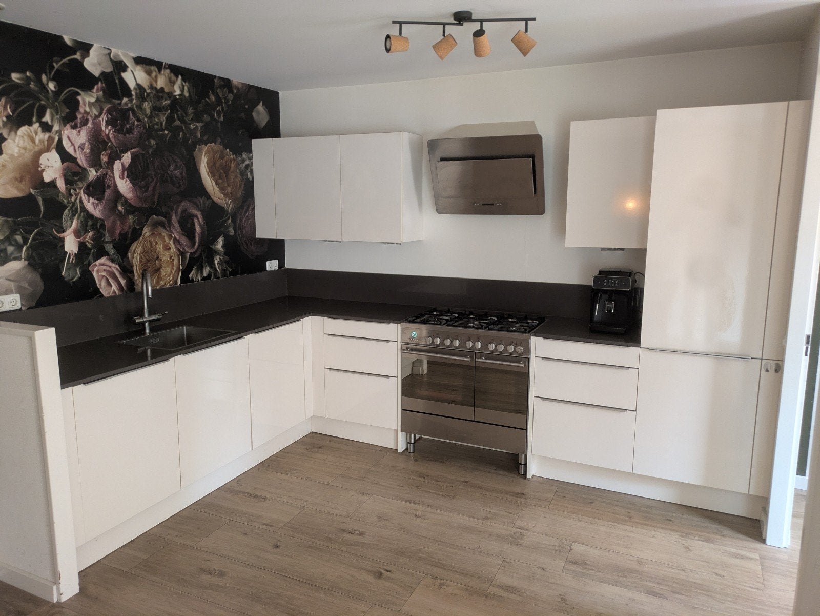 Moderne, complete keuken - afhalen zaterdag 17 oktober, Huis en Inrichting, Ophalen, Gebruikt, Wit, Composiet