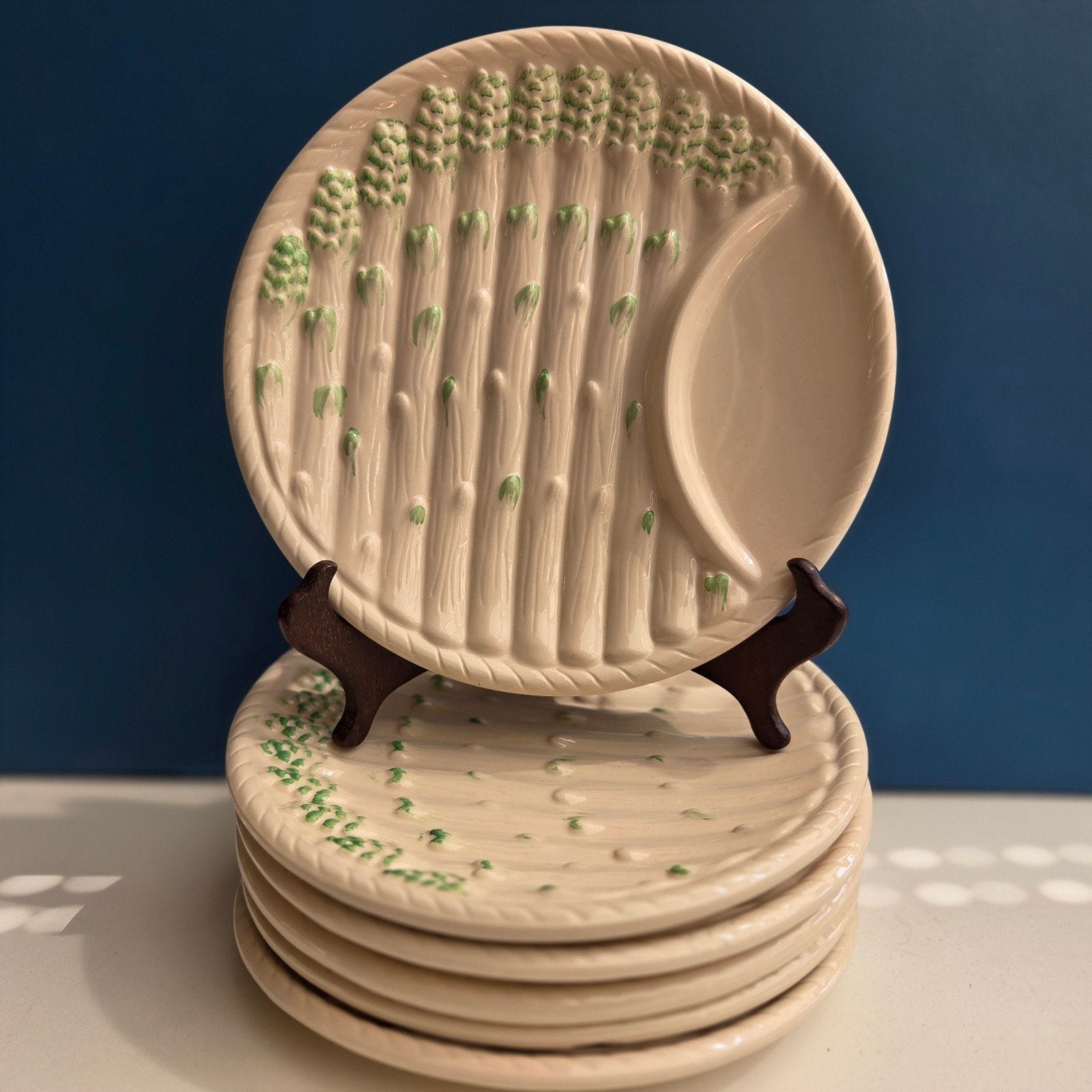 boterkleurige asperge borden met groen accent, barbotine, Ophalen of Verzenden