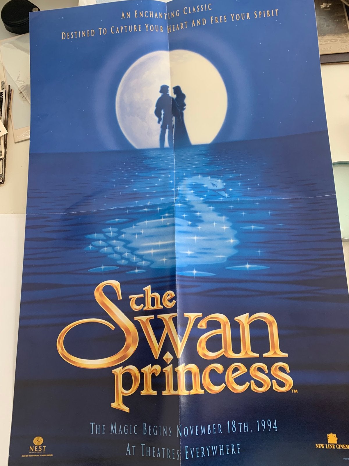 5 x Filmfoto’s The Swan Princess plus poster en 5 dia’s, Verzamelen, Verzenden, 1980 tot heden, Zo goed als nieuw, Foto