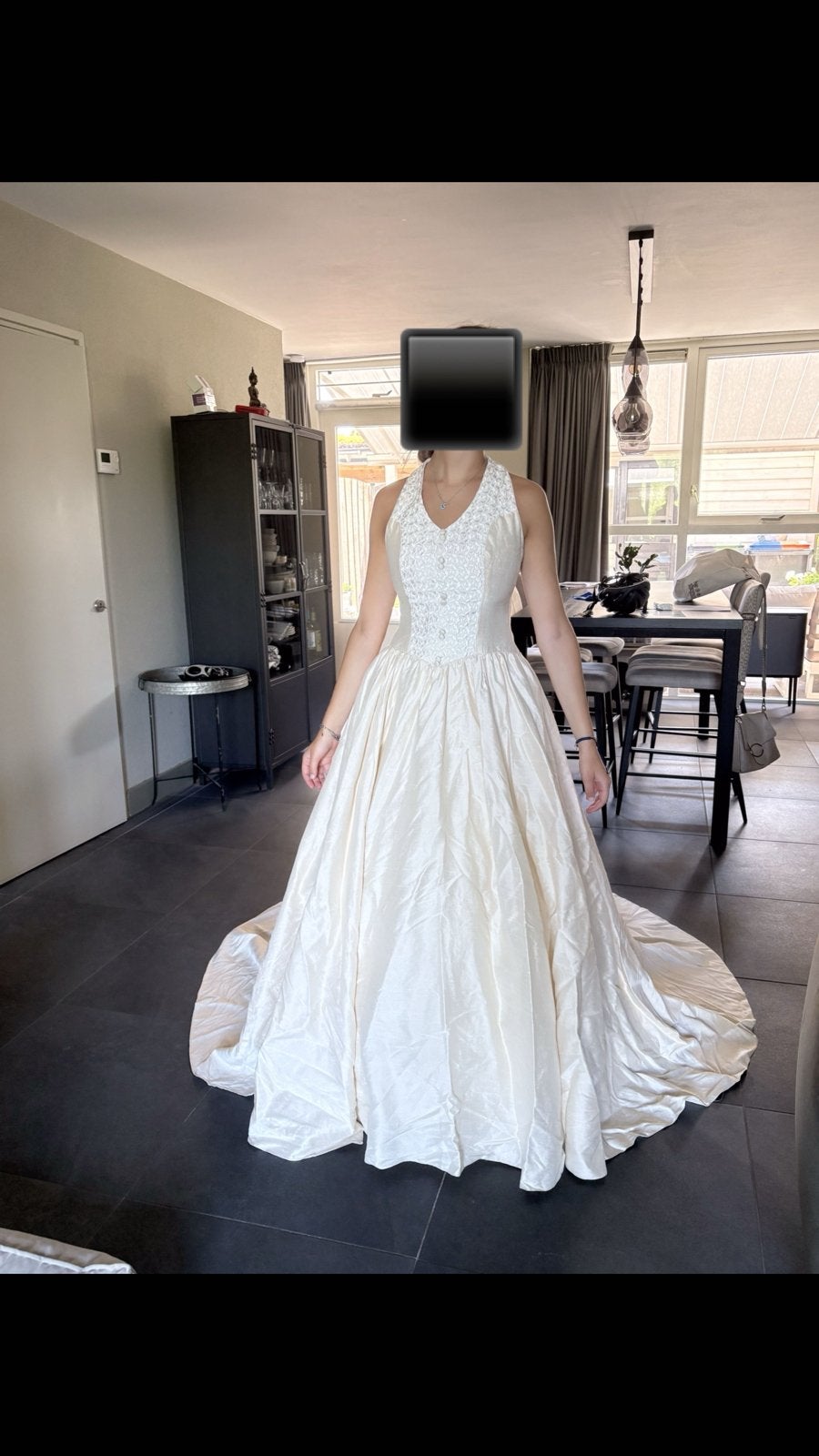 Elegante Trouwjurk met Open Rug en Borduurwerk, Ophalen of Verzenden, Zo goed als nieuw, Beige, Trouwjurk