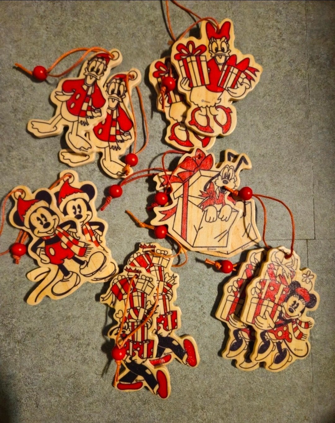 Disney Mickey Mouse Houten Kerst Hangers (12 stuks), Verzamelen, Ophalen of Verzenden, Mickey Mouse, Zo goed als nieuw, Beeldje of Figuurtje