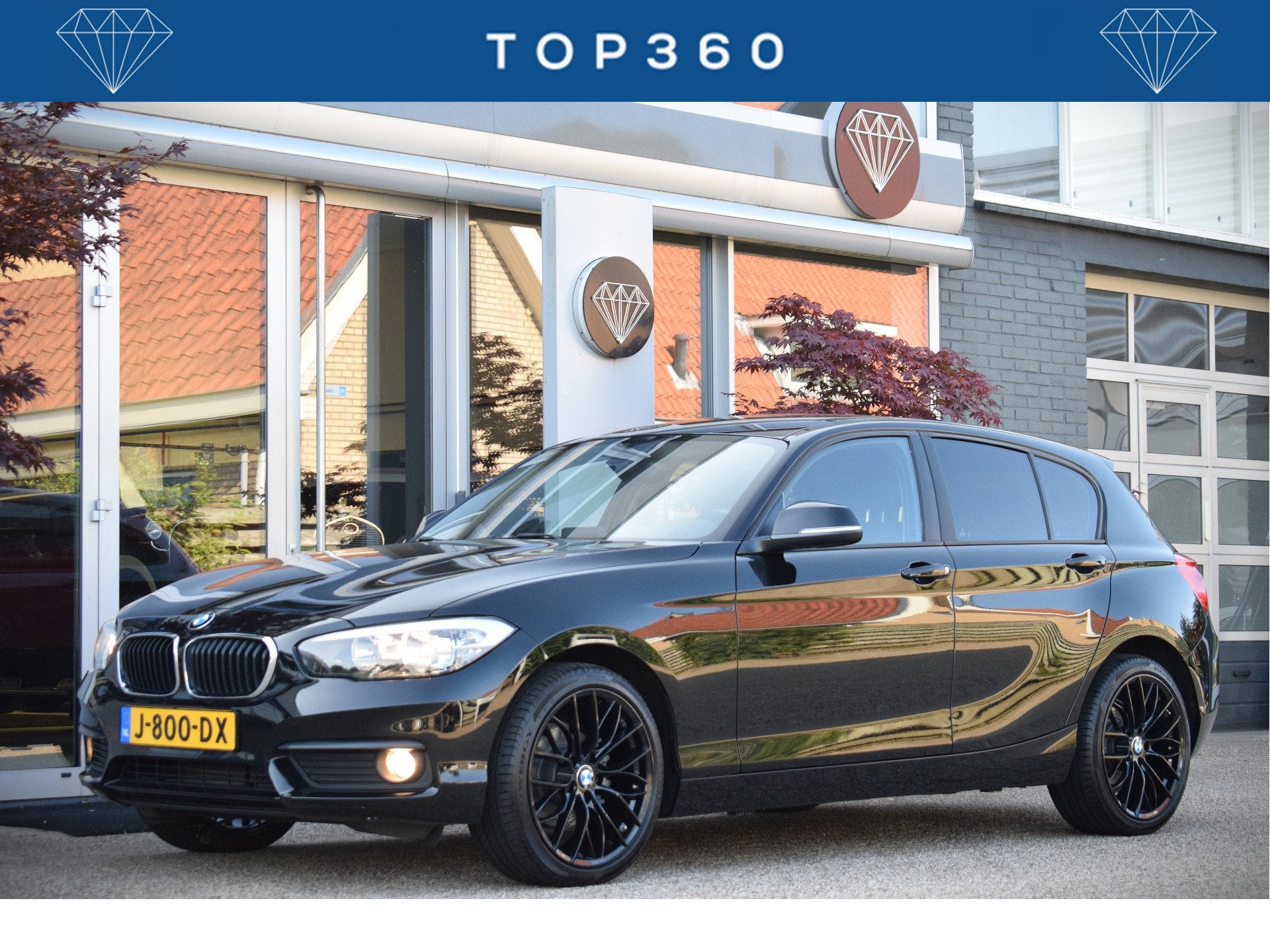 BMW 1-serie 116i Essential 18 inch | Stoelverwarming, 1-Serie, Parkeersensor, Zwart, 3 cilinders