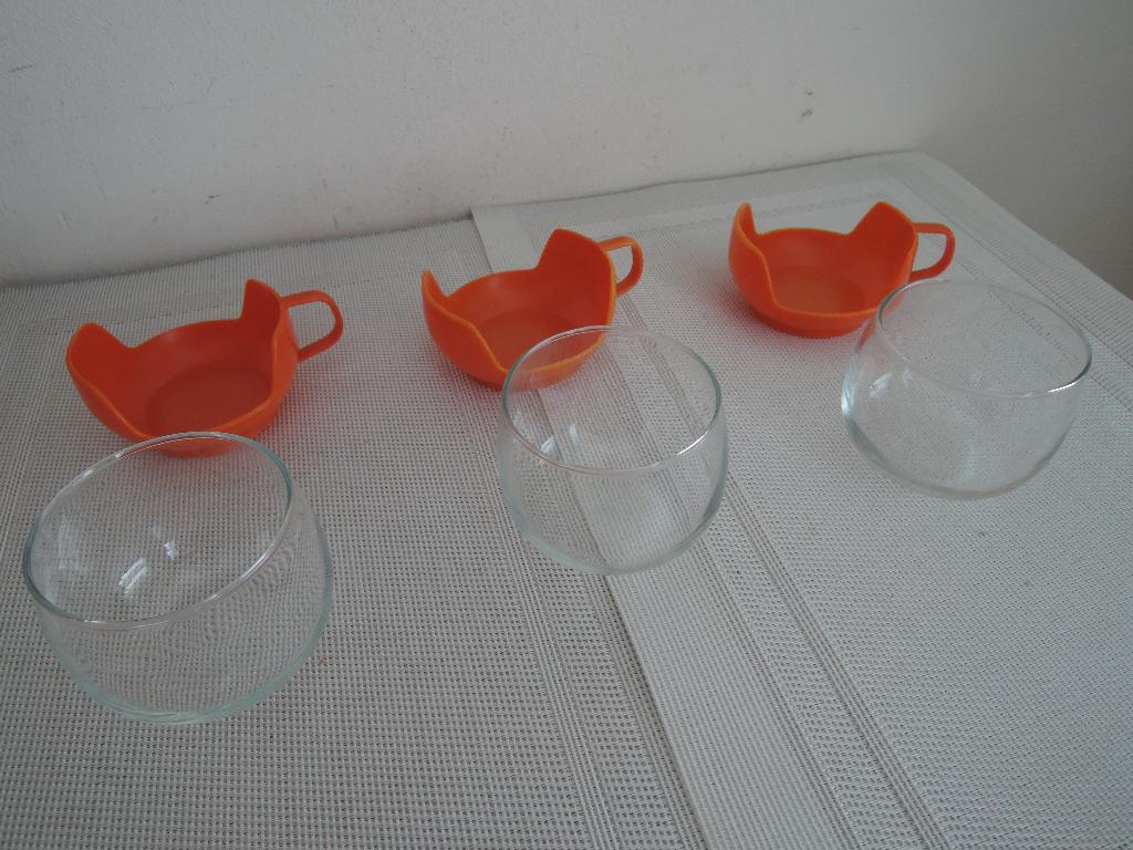 Drie ouderwetse retro oranje theeglazen, Ophalen of Verzenden, Overige stijlen, Kop(pen) en/of Schotel(s), Glas