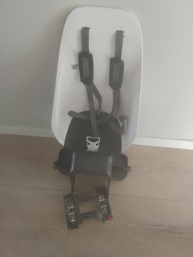 Fietsstoeltje voor achterop - Wit met zwart harnas, Ophalen of Verzenden, Gebruikt