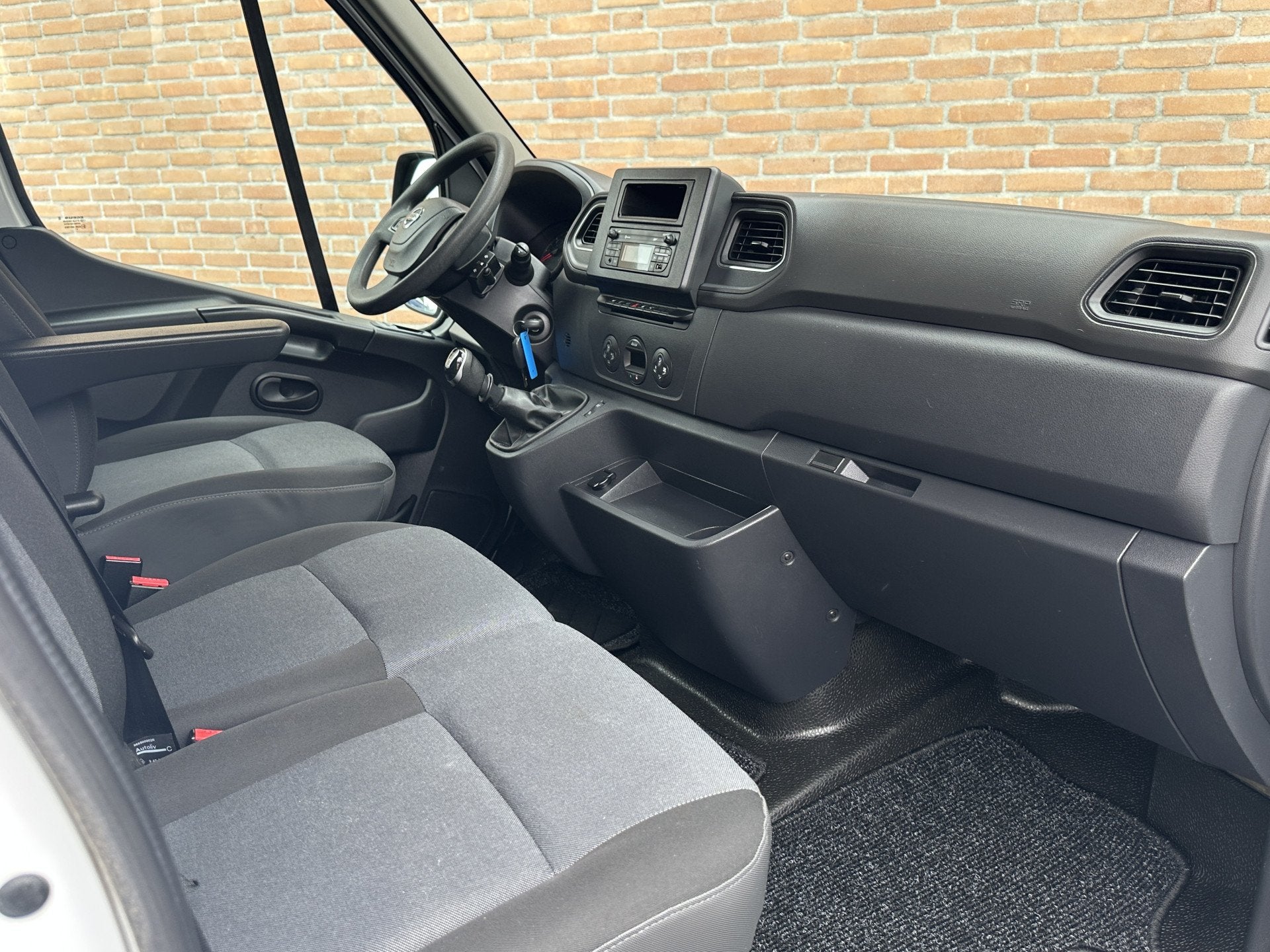 Nissan NV400 2.3dCi 150PK L2H2 / Trekhaak / Cruisecontrol /, Auto's, Voorwielaandrijving, Stof, Gebruikt, 4 cilinders