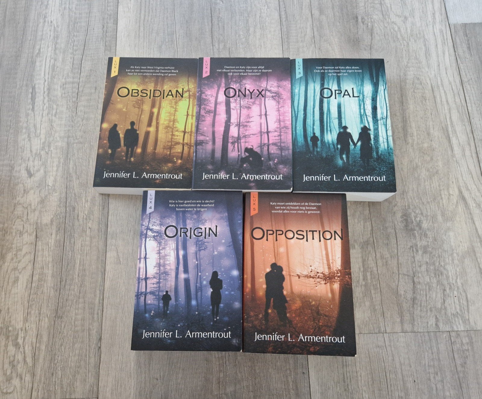 boeken jennifer l armentrout lux 1 tm 5 serie fantasy, Boeken, Ophalen of Verzenden, Zo goed als nieuw