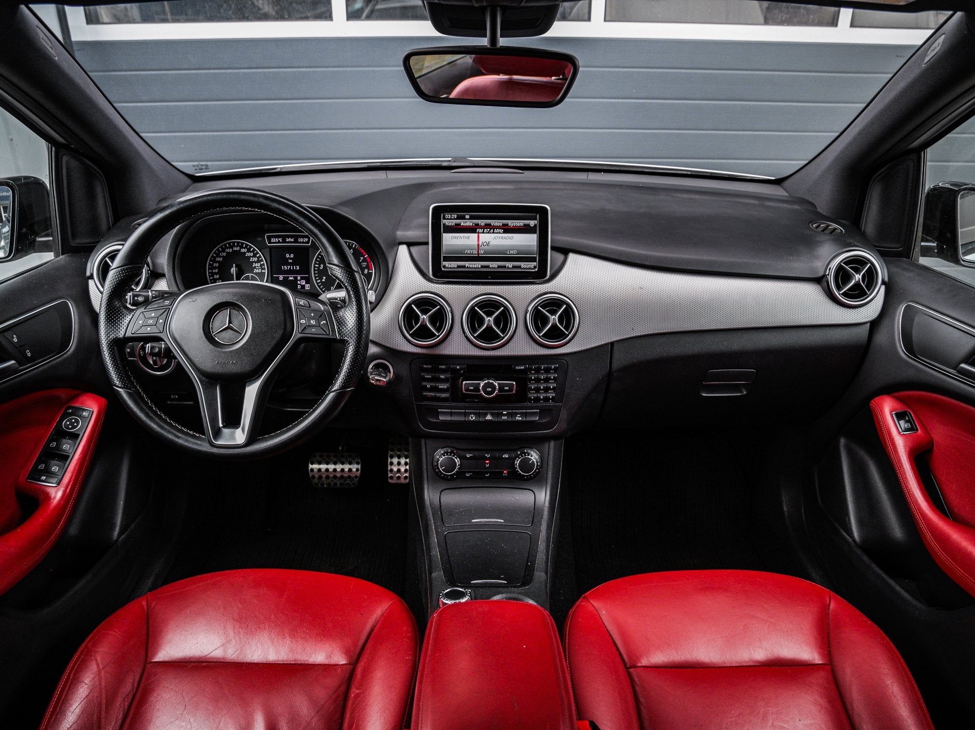 Mercedes-Benz B-klasse 250 Ambition | Rood leder | Xenon | C, Auto's, Mercedes-Benz, Euro 6, 4 cilinders, Nieuw, 211 pk