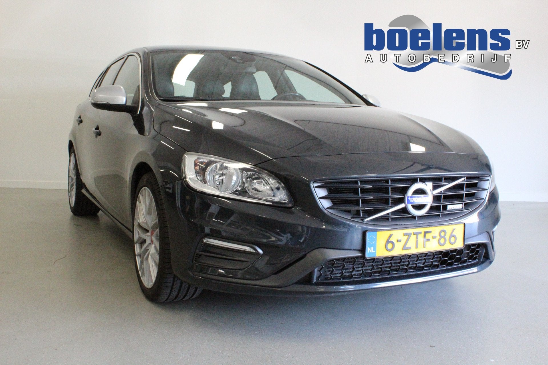 Volvo V60 1.6 T3 R-Design | DB-RIEM VV | CLIMA | 18'LMV | TR, Voorwielaandrijving, Gebruikt, Zwart, 4 cilinders
