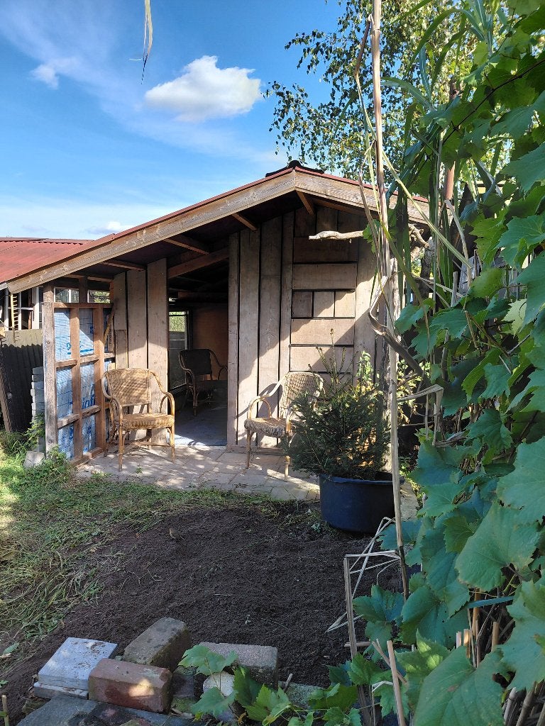 Uniek houten tuinhuis met overkapping en zitje, Tuin en Terras, Ophalen, 250 tot 500 cm, Met overkapping, Hout