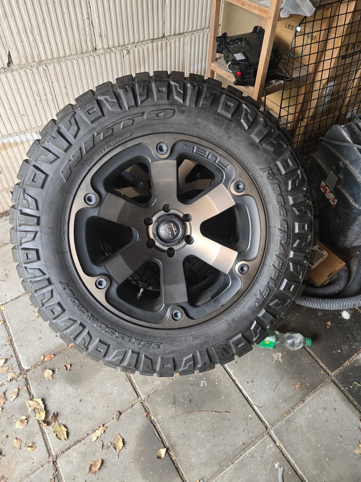 Fuel Velgen met Nitto Ridge Grappler Banden 35x12.50R20LT, Gebruikt, Banden en Velgen, Ophalen of Verzenden, All Season