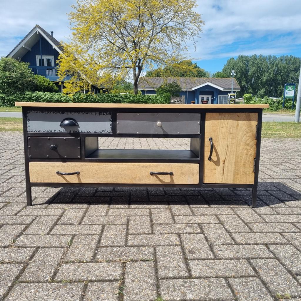 Mango Houten TV Meubel - Industrieel Design, Huis en Inrichting, Kasten | Televisiemeubels, Gebruikt, 100 tot 150 cm, Industrieel, Modern