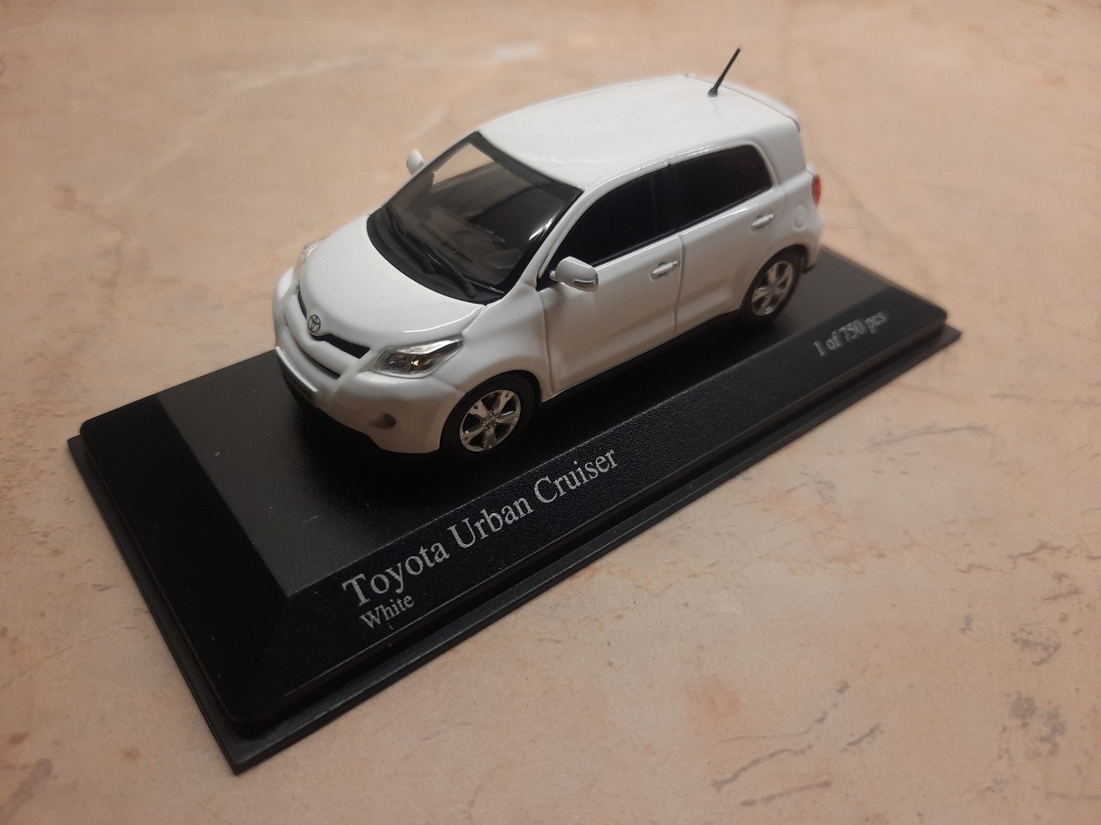 Minichamps Toyota Urban Cruiser White Limited Edition 1:43, Hobby en Vrije tijd, Modelauto's | 1:43, Ophalen of Verzenden, Nieuw