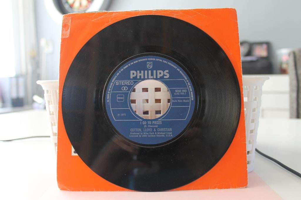 7" Single Cotton, Lloyd & Christian - I Go To Pieces / Mr. R, Gebruikt, 7 inch, Single, Ophalen of Verzenden