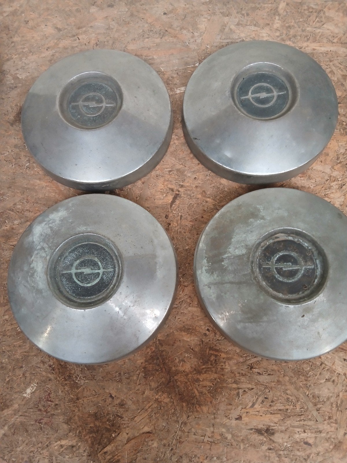 Set van 4 Opel wieldoppen - 24 cm diameter, Auto diversen, Bahnhofsplatz, 65423 Rüsselsheim am Main, Duitsland, Info@opel.com