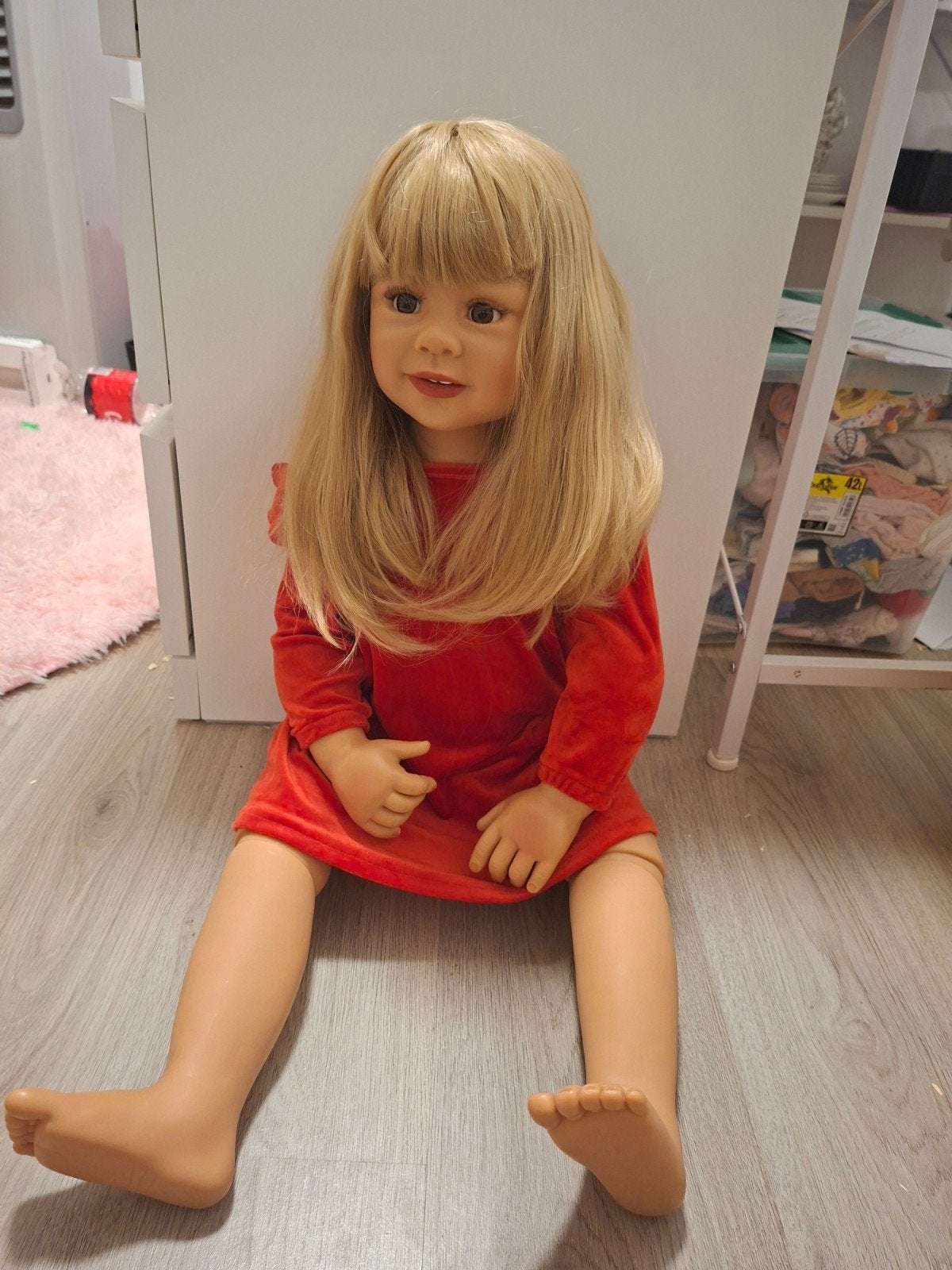 Grote pop met blond haar en rode jurk, Ophalen, Zo goed als nieuw, Overige typen