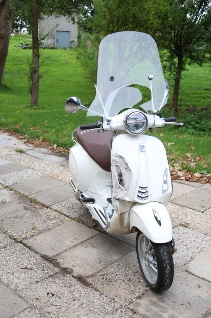 Vespa Primavera 50 – 2021 – Schade – 14.000 km, Fietsen en Brommers, Ophalen, Gebruikt, Benzine, Vespa