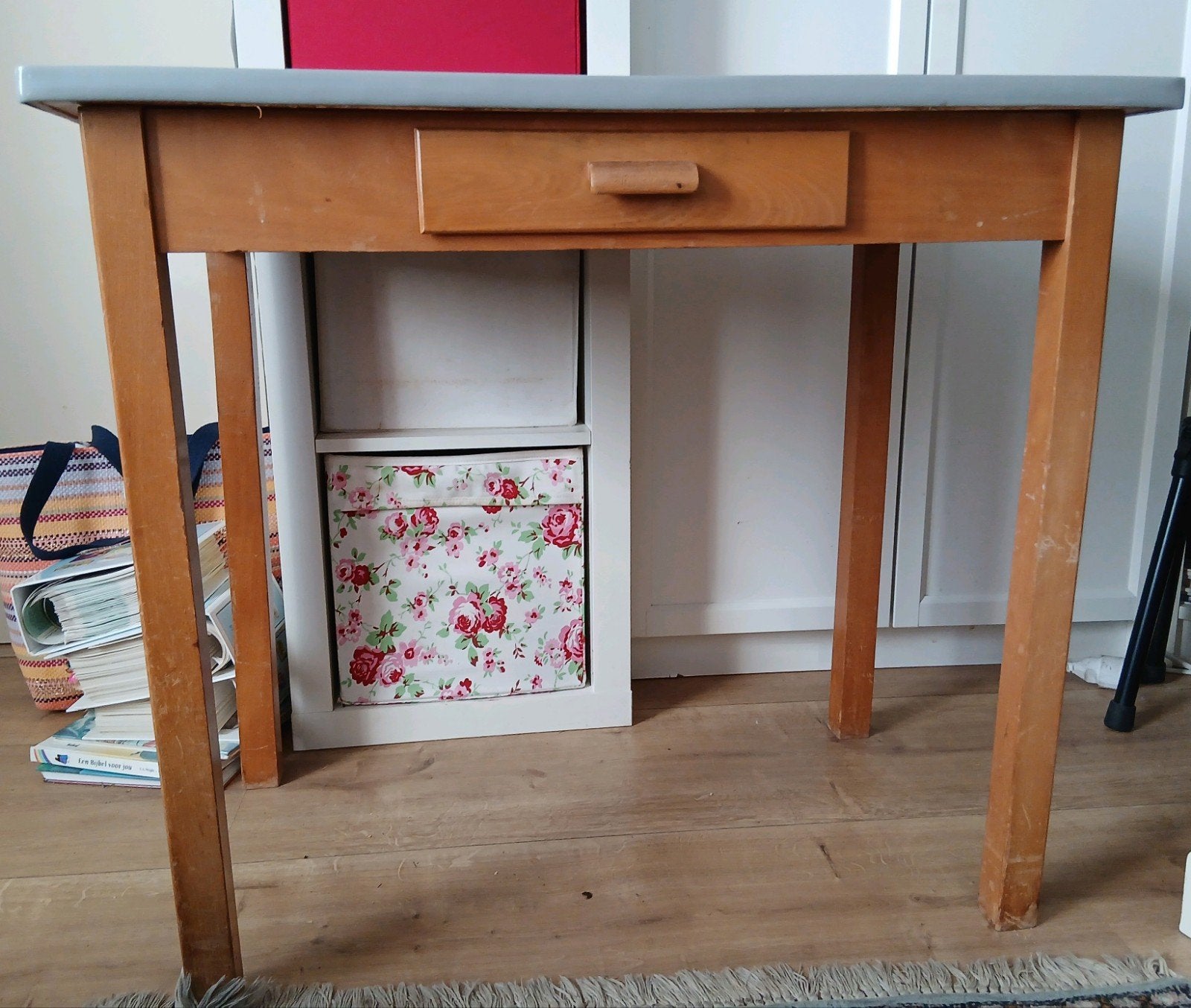 klein bureau, Gebruikt, Hout, Kinderbureau, Ophalen of Verzenden