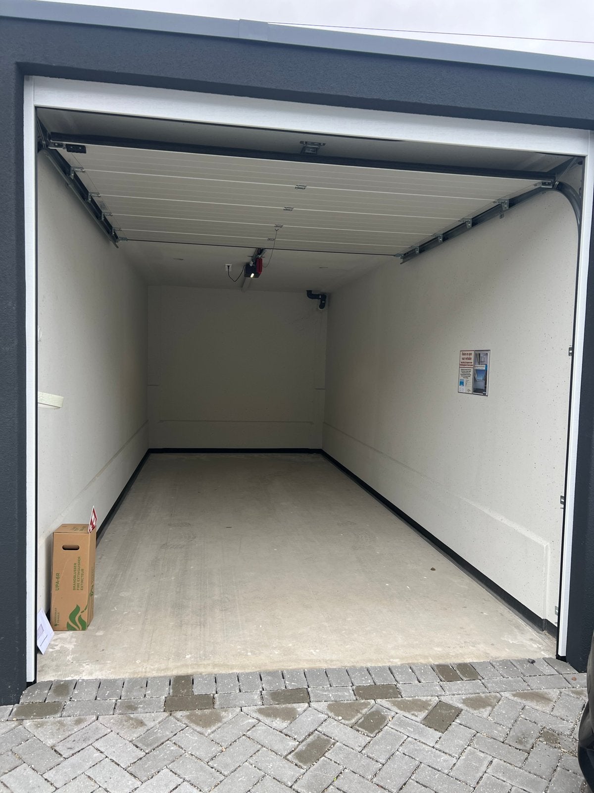 Garagebox te huur in Nijmegen, Ophalen, Zo goed als nieuw