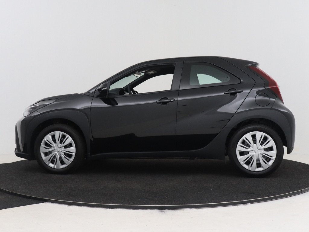 Toyota Aygo X Hybrid 115 play Inruilpremie 1500 euro, 12 maanden, Stof, 116 pk, Zwart