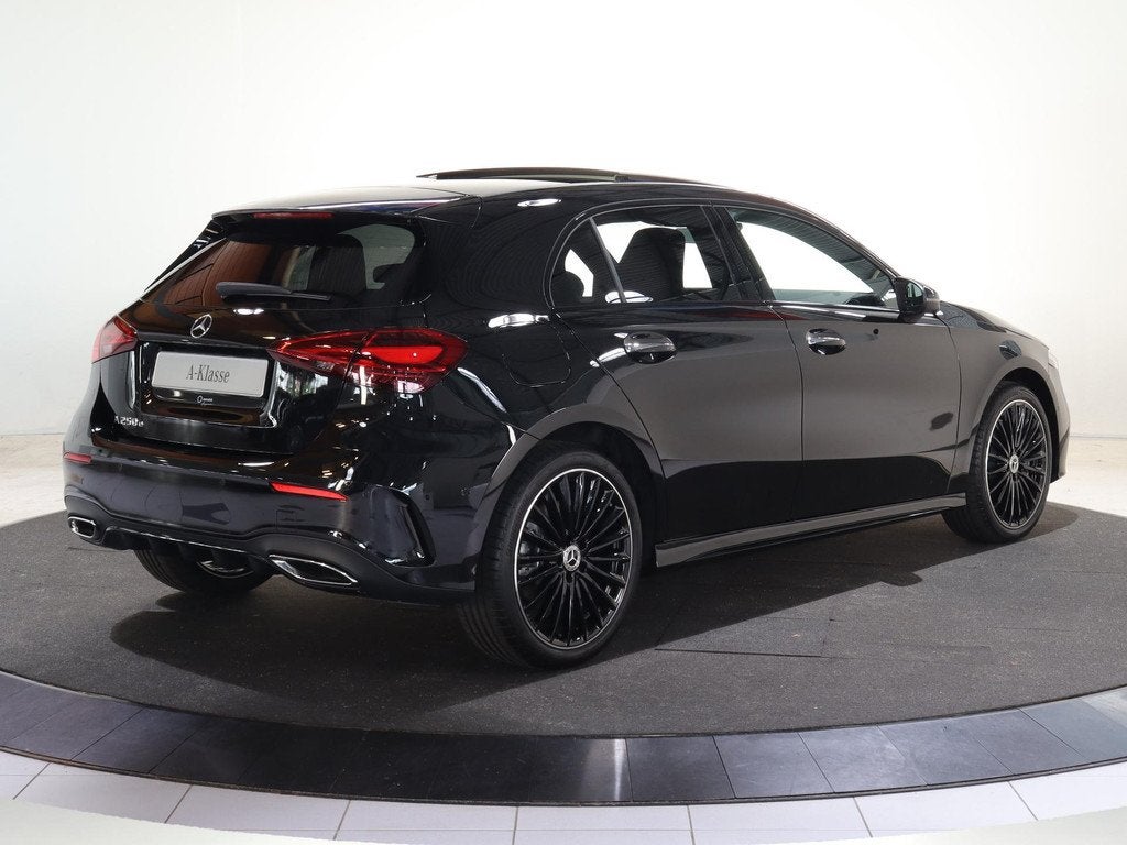 Mercedes-Benz A-Klasse 250e Business Solution AMG | Panorama, Auto's, Mercedes-Benz, 4 cilinders, Plug-in hybride, Bedrijf, Hybride Elektrisch/Benzine
