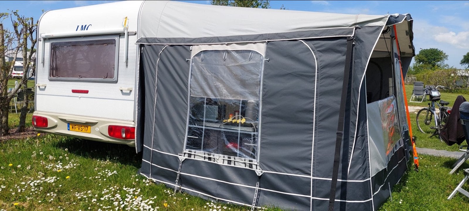 LMC Dominant 490K1 met mover en ruime voortent, Mover, Rondzit, Particulier, 5 tot 6 meter