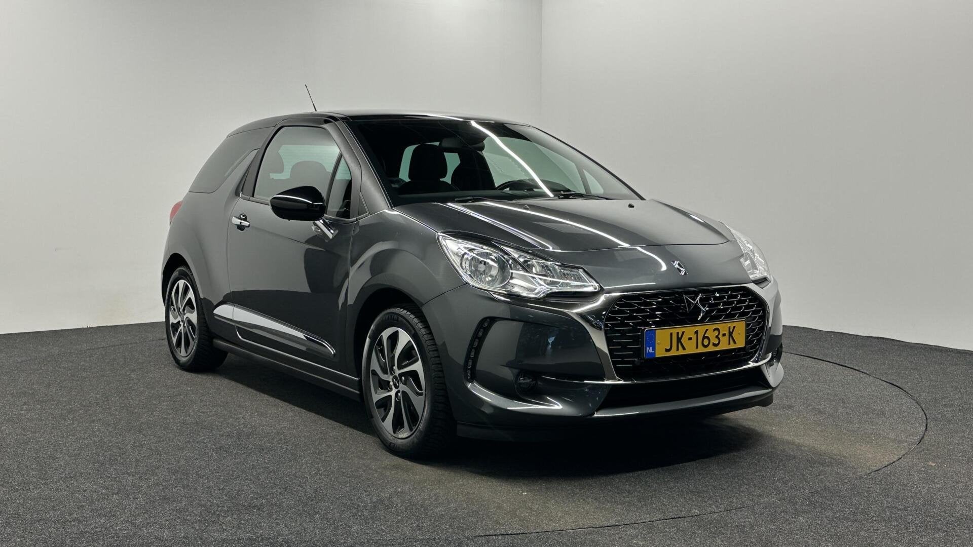 Ds 3 1.2 PureTech So Chic NAVIGATIE ECC CRUISE LM 82000 KM., Auto's, DS, Gebruikt, 1199 cc, Met garantie (alle), 82 pk