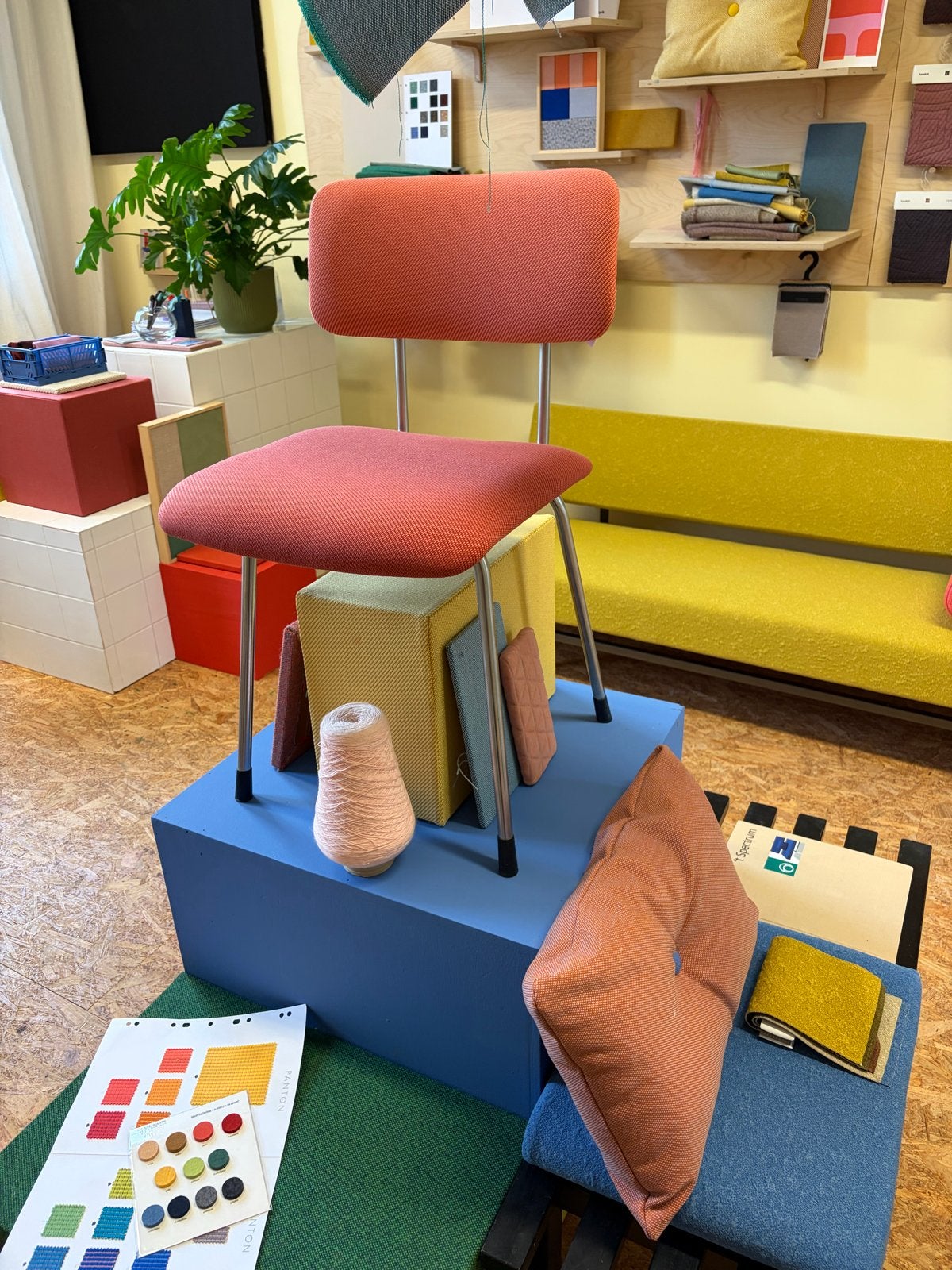 Gispen eetkamerstoel stoel twee tinten roze, Huis en Inrichting, Ophalen, Overige kleuren, Zo goed als nieuw, Eén