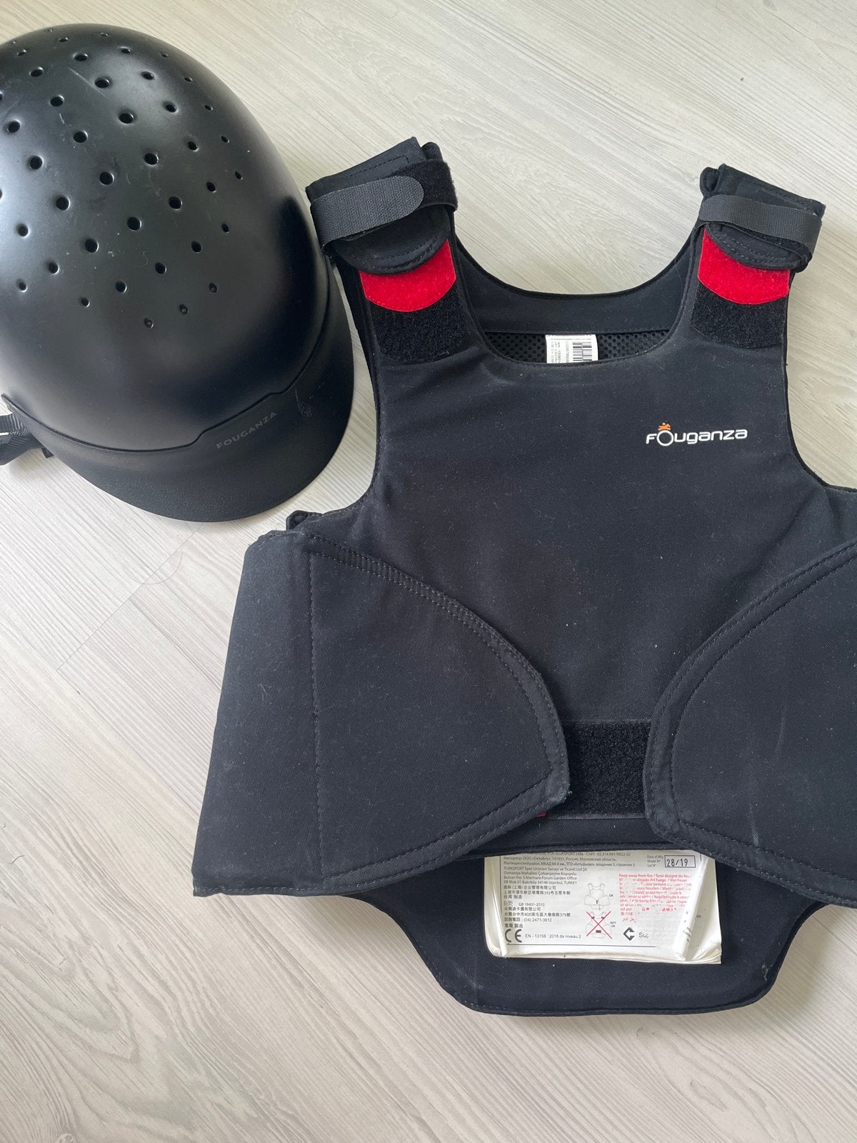 Fouganza paardrijhelm + bodyprotector – complete set, Dieren en Toebehoren, Paardrijkleding, Gebruikt, Kinderen, Ophalen of Verzenden