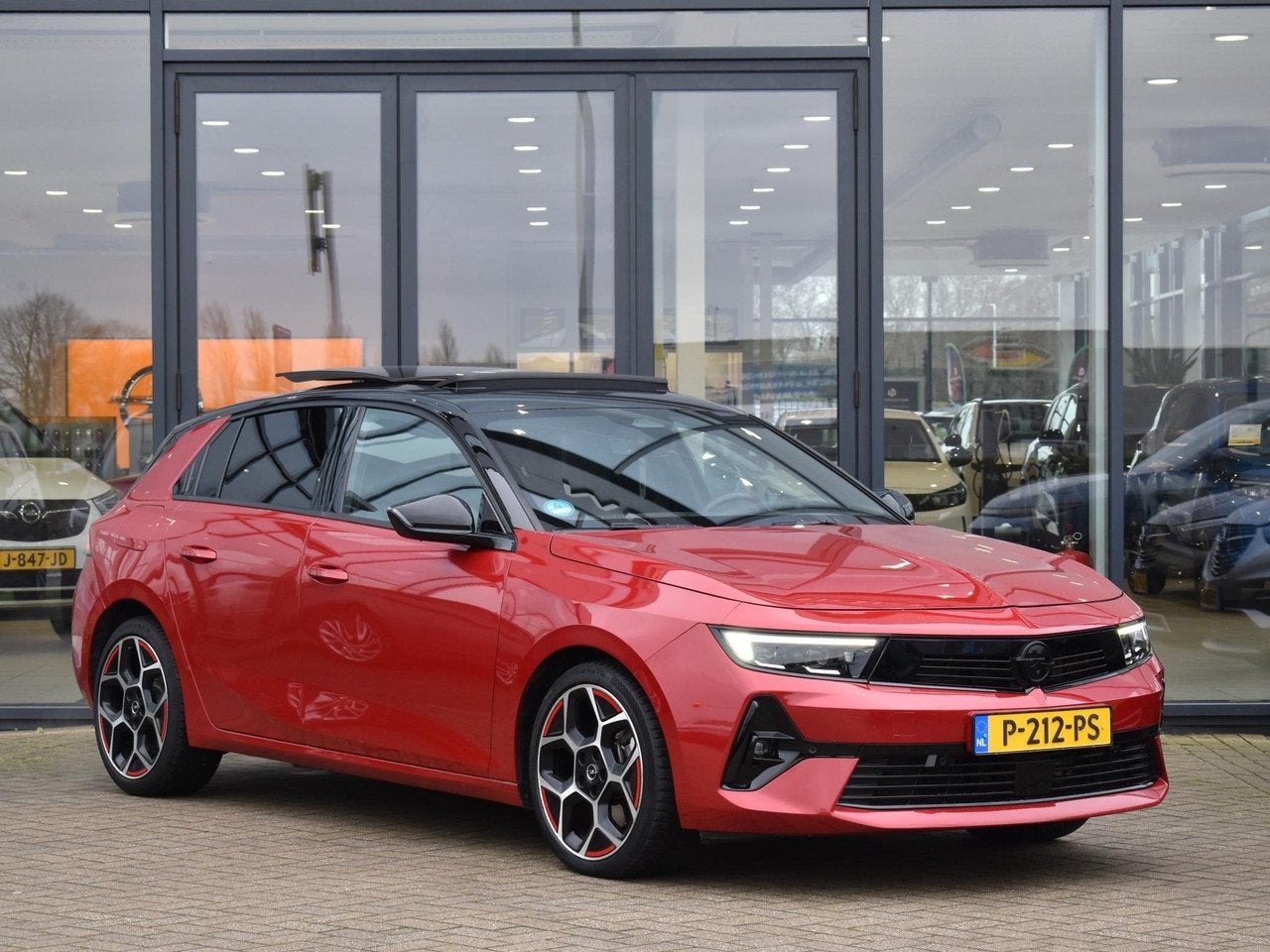 Opel Astra 1.6 Hybrid GS Line | HUD / 360 camera / Pano, Gebruikt, 1578 kg, 4 cilinders, 181 pk
