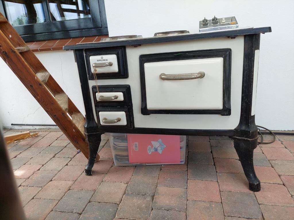 Antiek fornuis met elektrische kookplaten., Witgoed en Apparatuur, Fornuizen, Ophalen, Gebruikt, 60 cm of meer, 4 kookzones