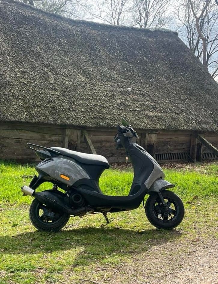 Zip 70cc nardo grey, Ophalen, Zo goed als nieuw, Tweetakt, Zip