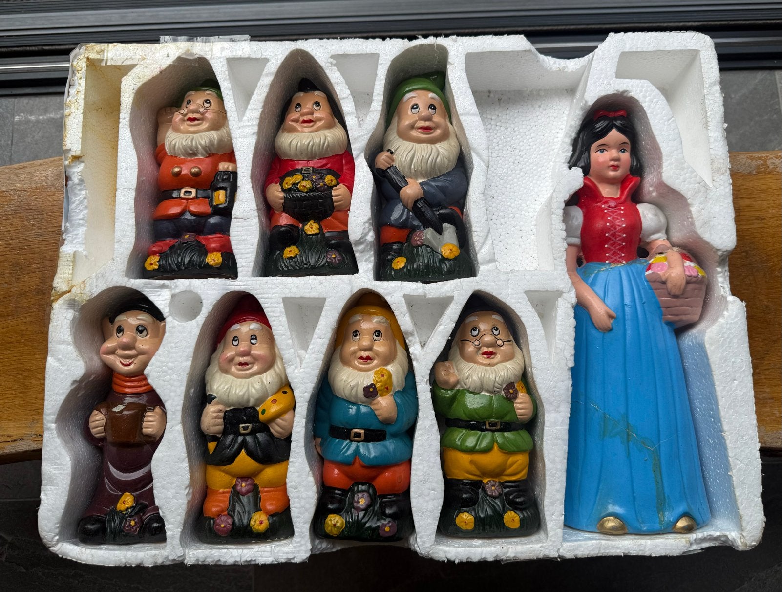 Sneeuwwitje en de Zeven Dwergen - Aardewerk Beelden, Ophalen of Verzenden, Gebruikt