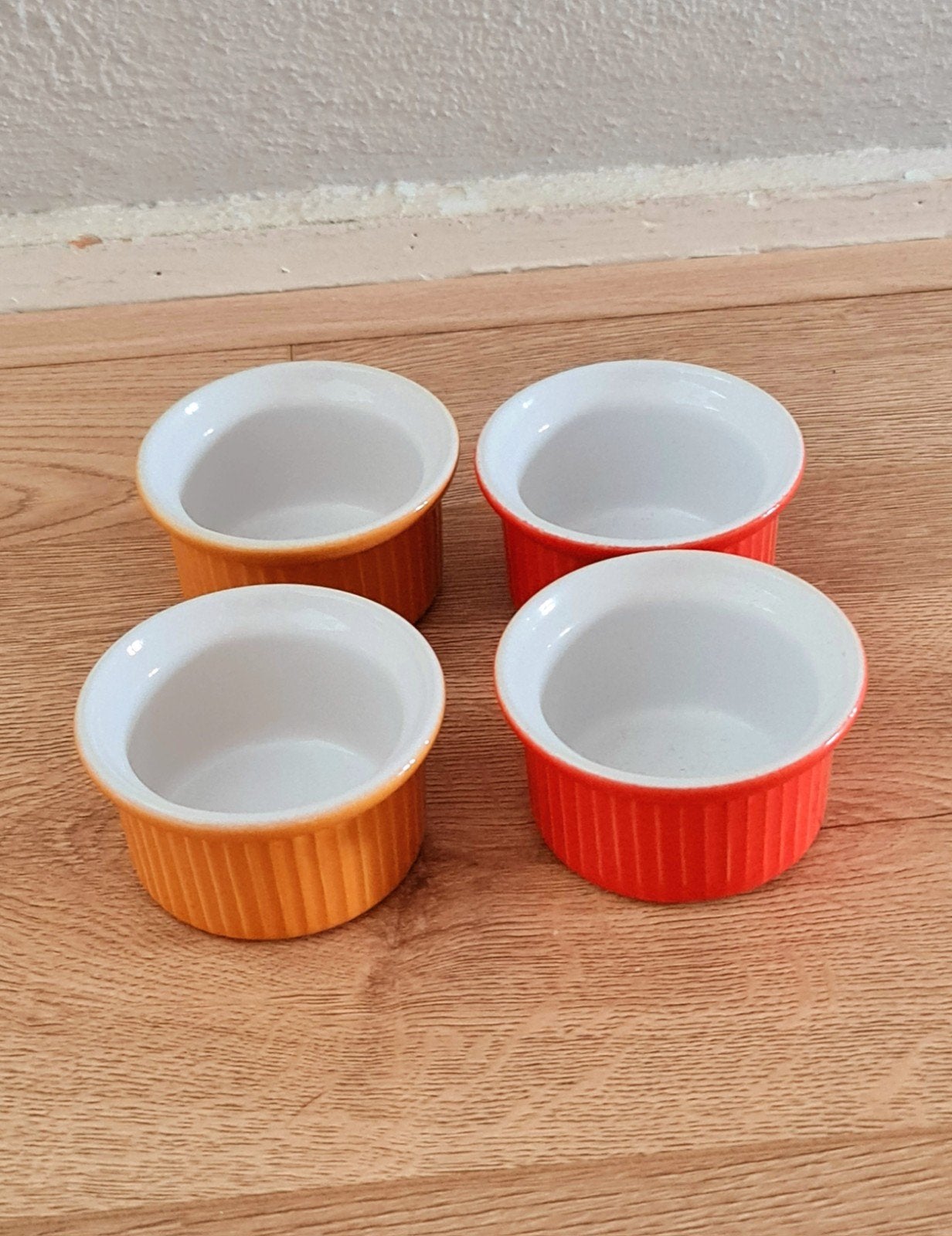 Porseleinen geribbelde soufflé- of crème brûlée, Ophalen of Verzenden, Zo goed als nieuw, Aardewerk, Schaal of Schalen