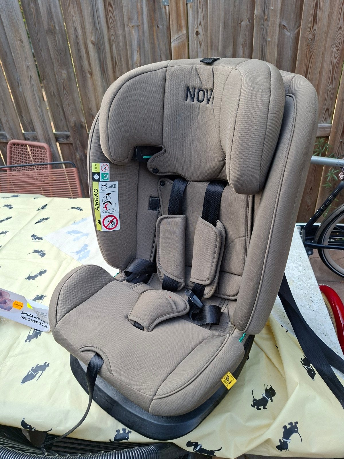 Novi autostoel - 3 keer gebruikt, Overige merken, Autogordel of Isofix, 0 t/m 18 kg, Afneembare rugleuning