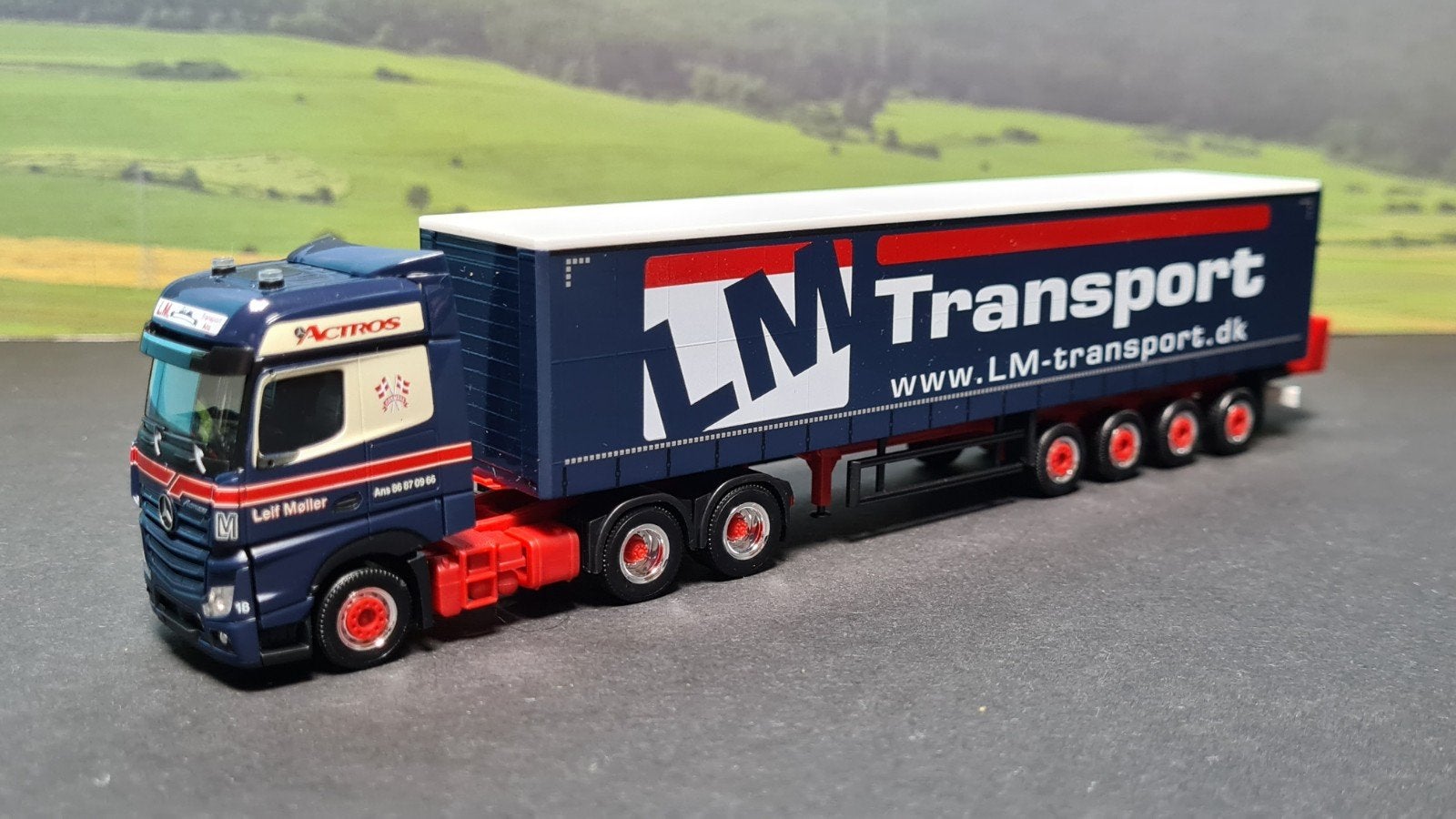 129 Herpa 1:87 Leif Møller Mercedes oplegger+heftruck, Ophalen of Verzenden, Nieuw, Bus of Vrachtwagen, Herpa