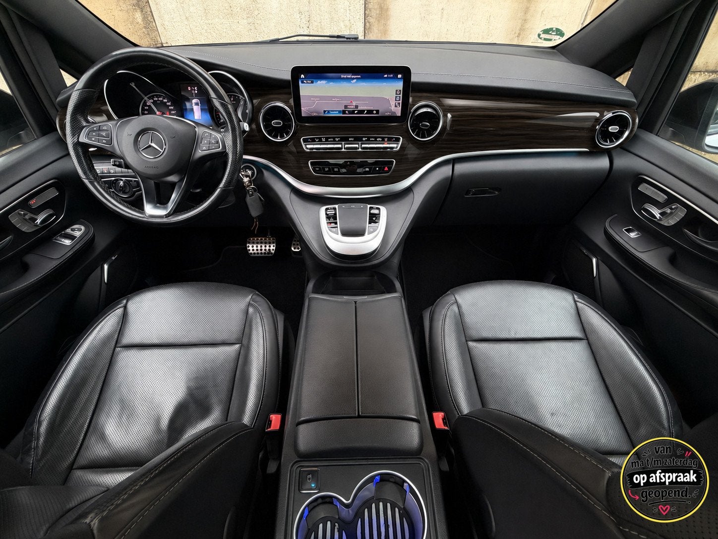Mercedes V-klasse 300d 4-MATIC Exclusive AMG| Airmatic| Pano, Auto's, Gebruikt, 4 cilinders, Wit, Bedrijf