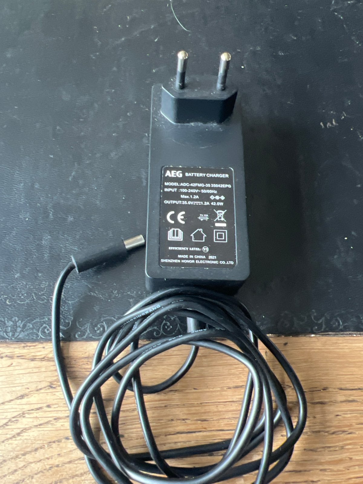 AEG Batterijlader 36V 1.3A (35012EPG), Ophalen of Verzenden, Gebruikt