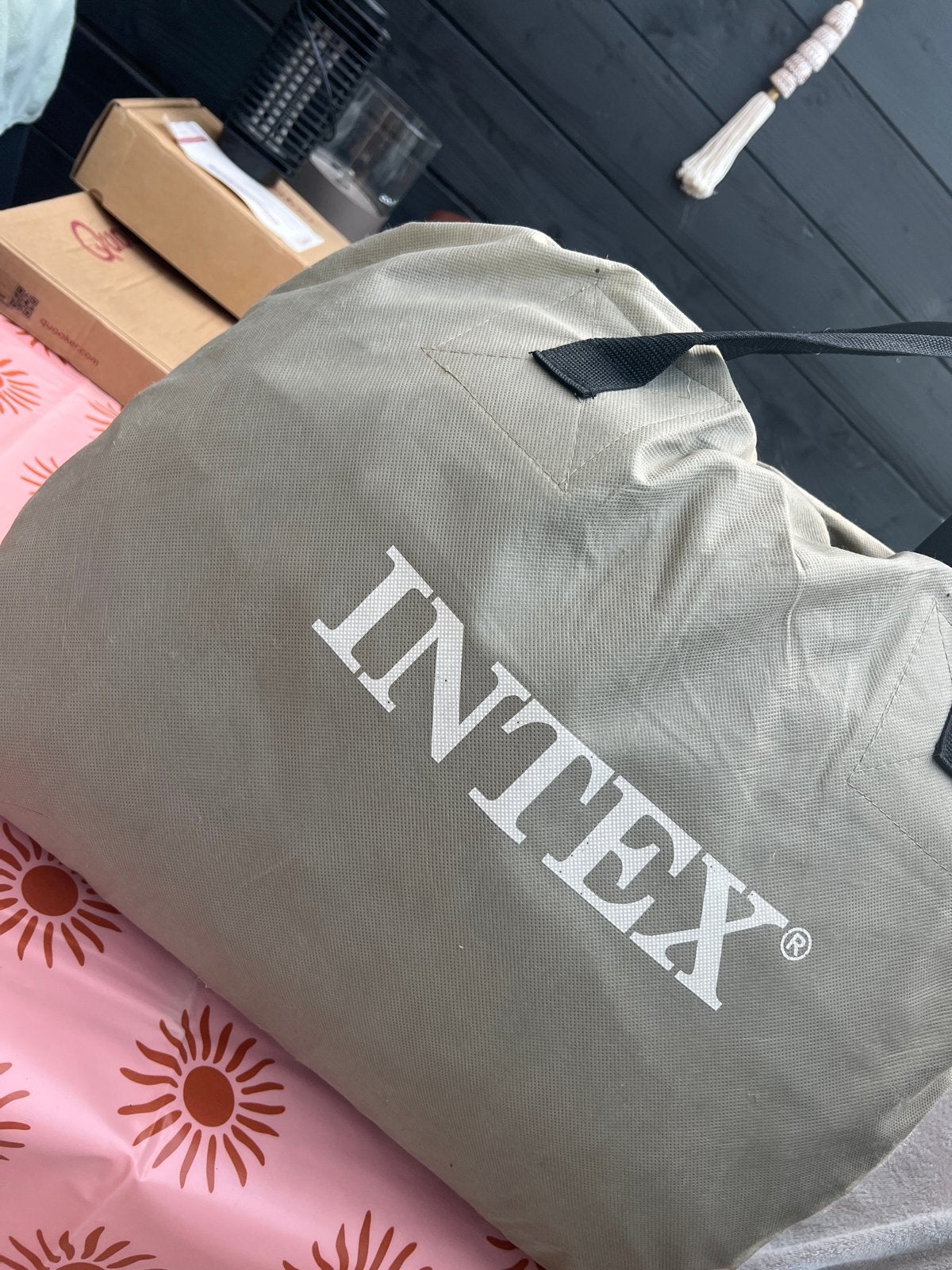 Intex Luchtbed en pomp - Comfortabel en Draagbaar, Ophalen, Gebruikt, 2-persoons