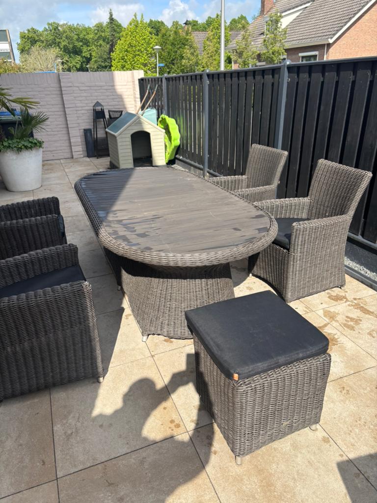 Zware eet tuinset met 2 hockers merk Life, Tuin en Terras, Tuinsets en Loungesets, Gebruikt, Tuinset, Rotan, 6 zitplaatsen, Eettafel